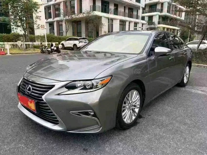 雷克萨斯ES 正面外观二