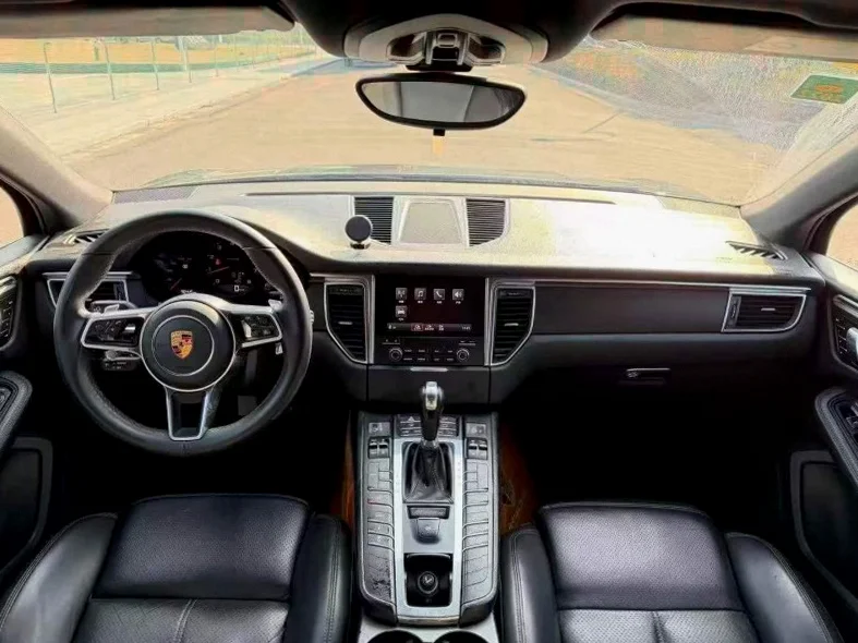 保时捷Macan 后面外观三