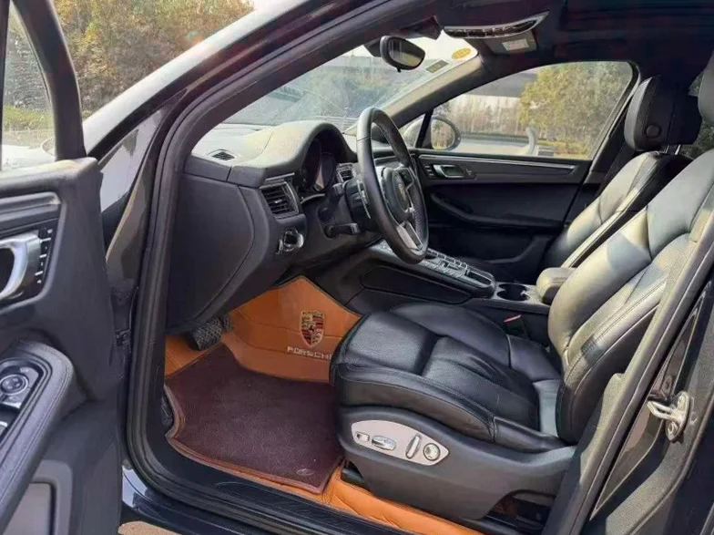 保时捷Macan 后面外观一