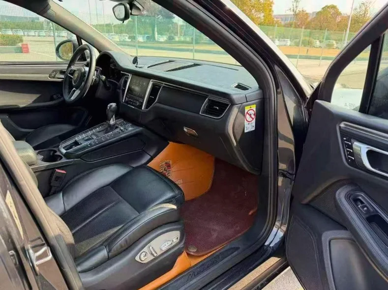 保时捷Macan 后面外观二