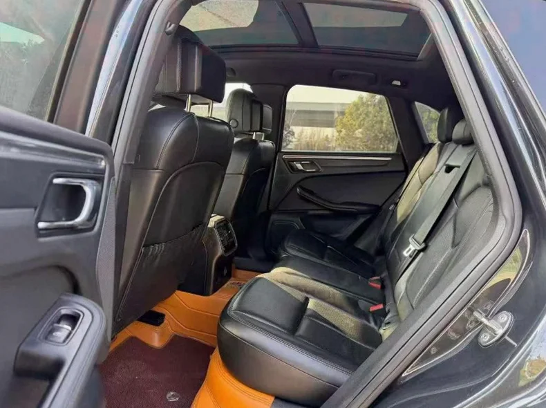 保时捷Macan 内饰前排