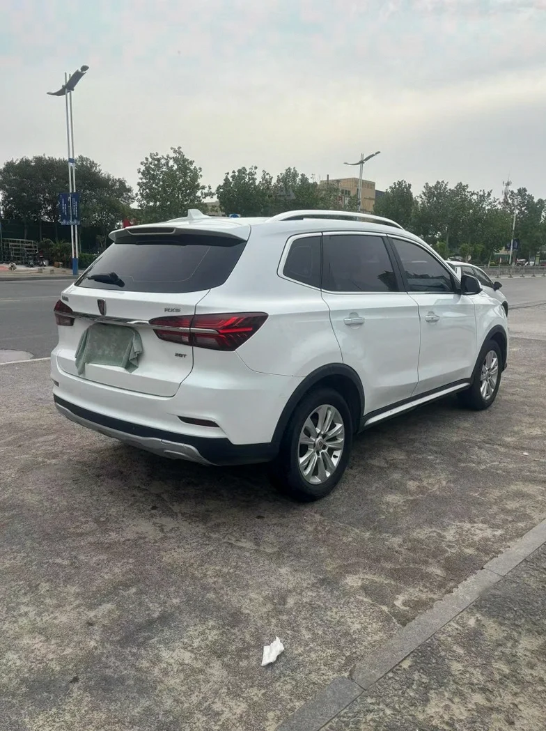 荣威RX5 内饰后排