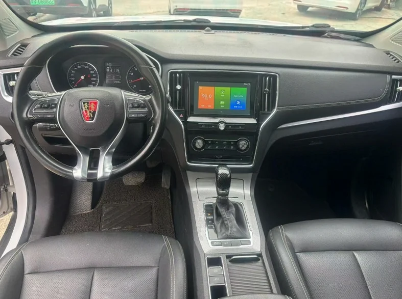 荣威RX5 后面外观一