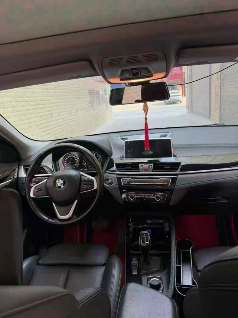 宝马X2 后面外观二