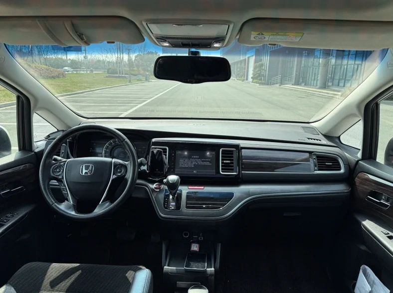 本田艾力绅 后面外观三