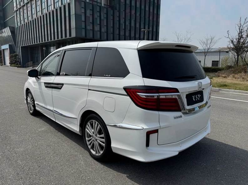 本田艾力绅 正面外观二