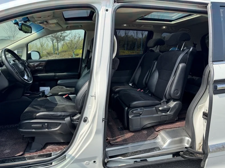 本田艾力绅 后面外观二