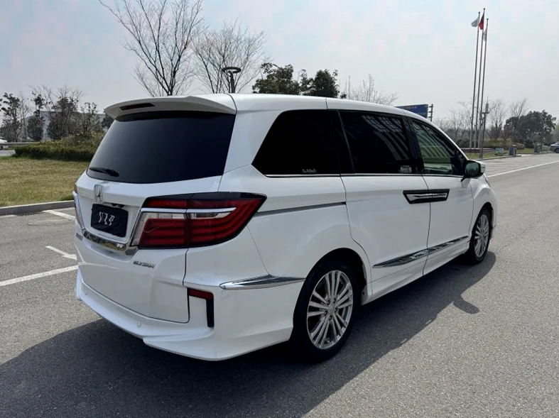 本田艾力绅 正面外观三