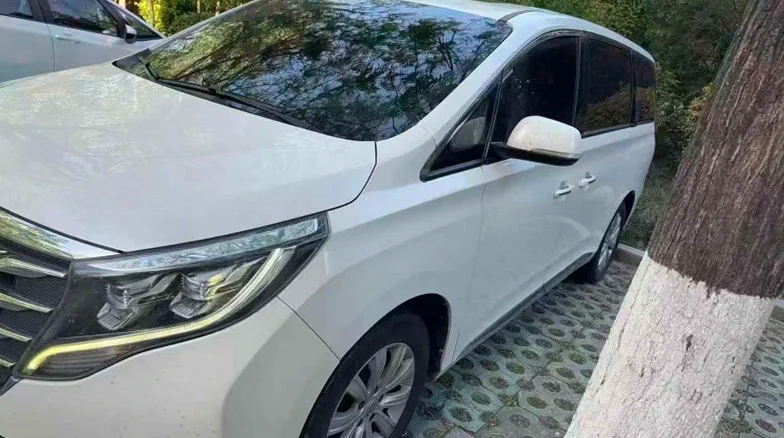 传祺M8 正面外观三