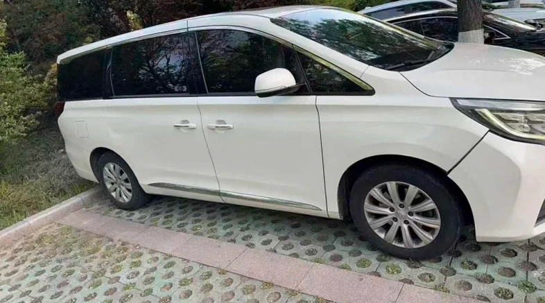 传祺M8 正面外观二