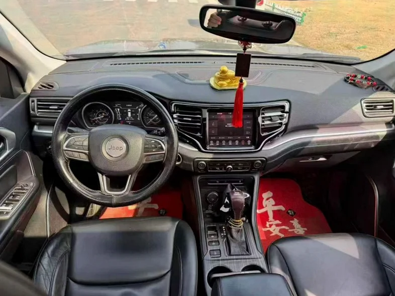 Jeep指挥官 后面外观二