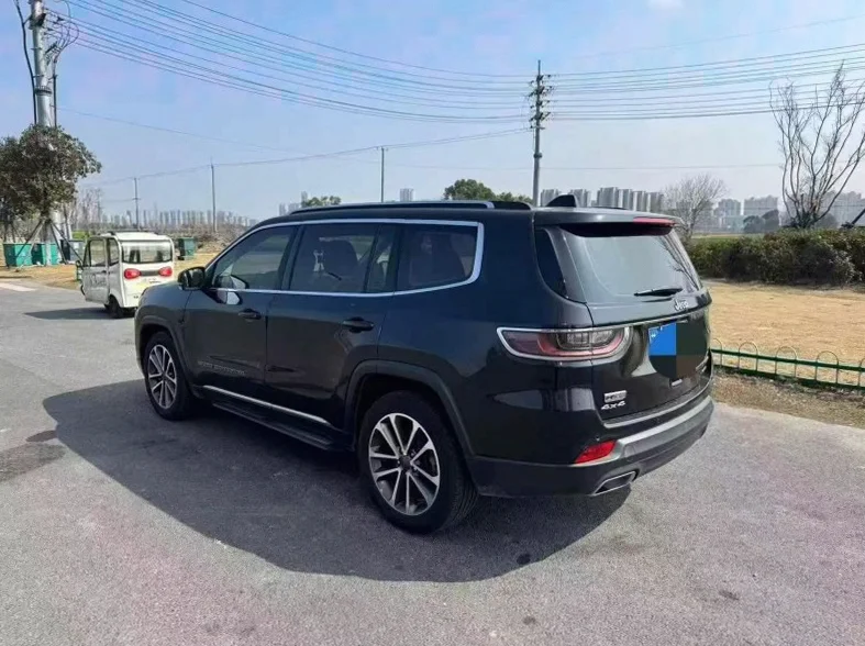 Jeep指挥官 内饰前排