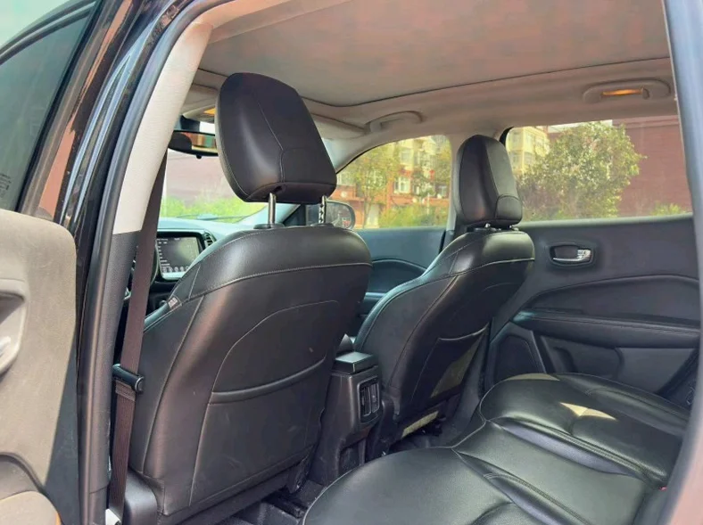 Jeep指南者 内饰前排