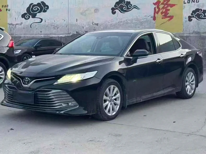 丰田凯美瑞 正面外观二