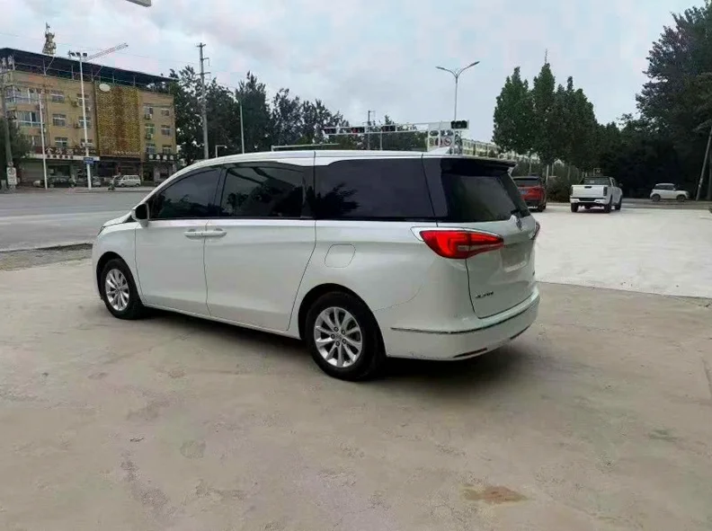 别克GL8 内饰前排