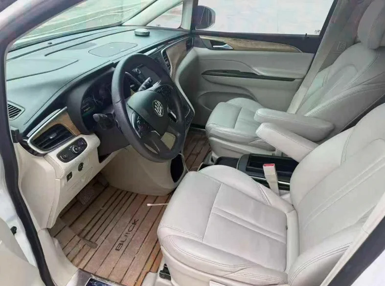 别克GL8 后面外观一