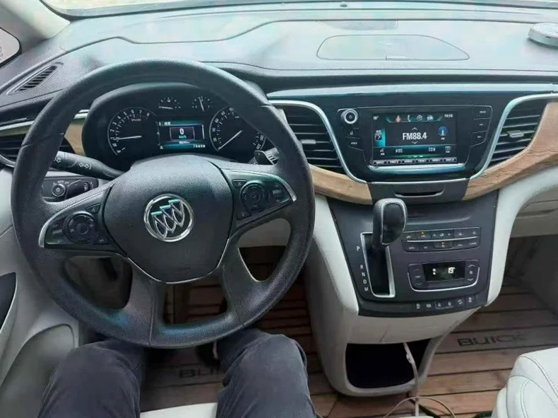 别克GL8 后面外观二