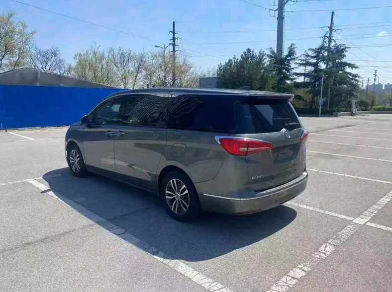 别克GL8 内饰后排