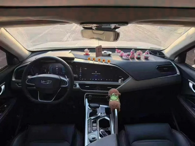 吉利星越 后面外观一