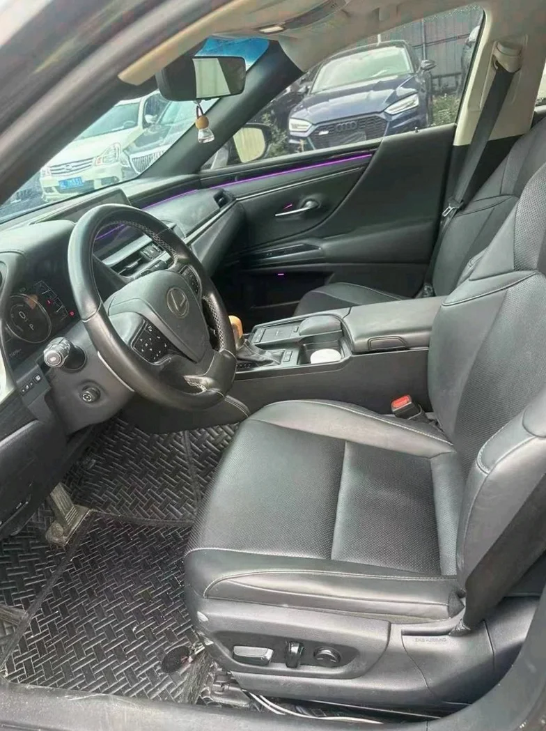 雷克萨斯ES 内饰前排