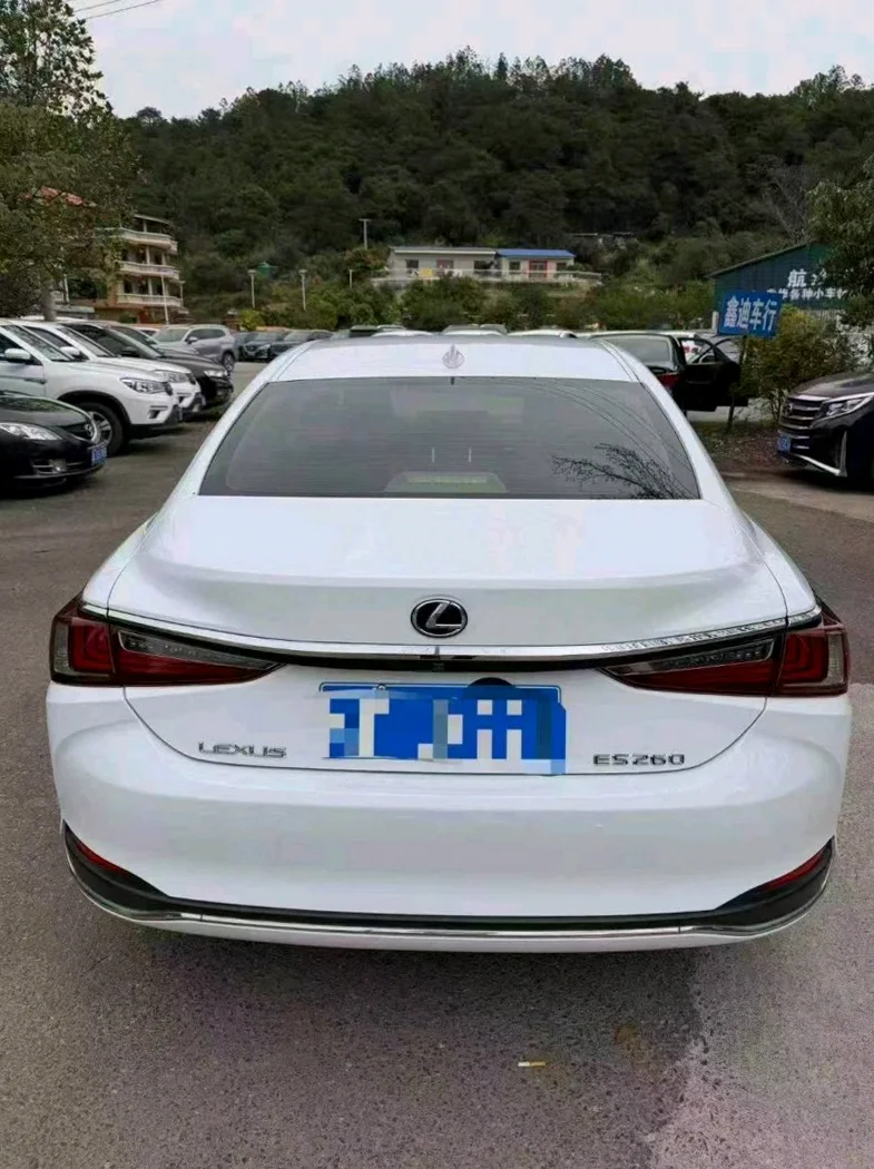 雷克萨斯ES 正面外观三