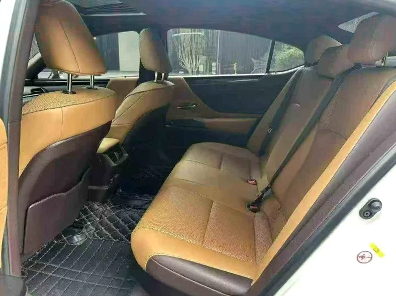 雷克萨斯ES 后面外观一