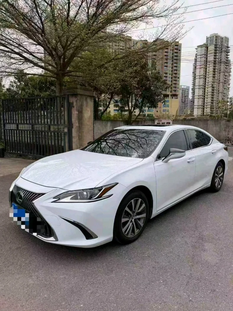 雷克萨斯ES 正面外观二