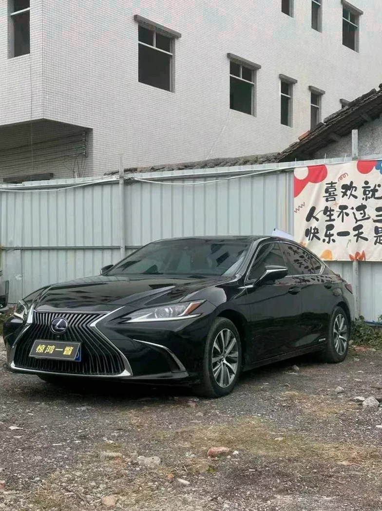 雷克萨斯ES 正面外观二