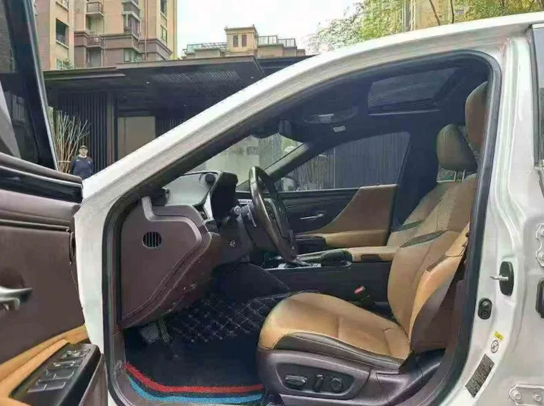 雷克萨斯ES 后面外观二