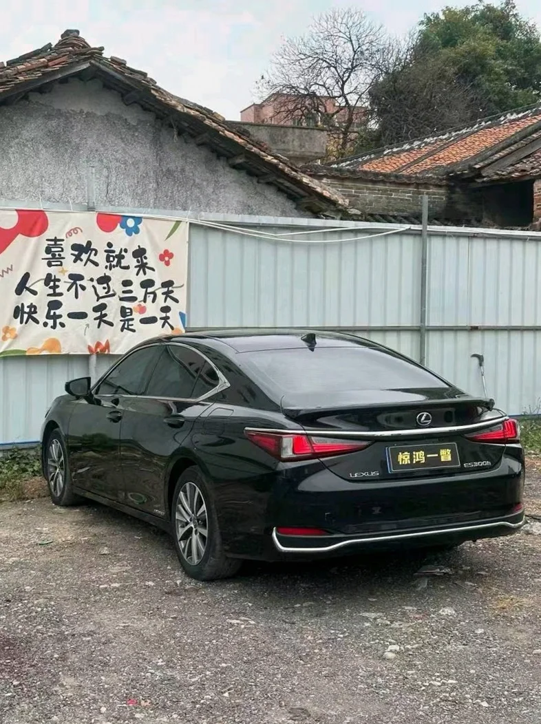 雷克萨斯ES 后面外观一