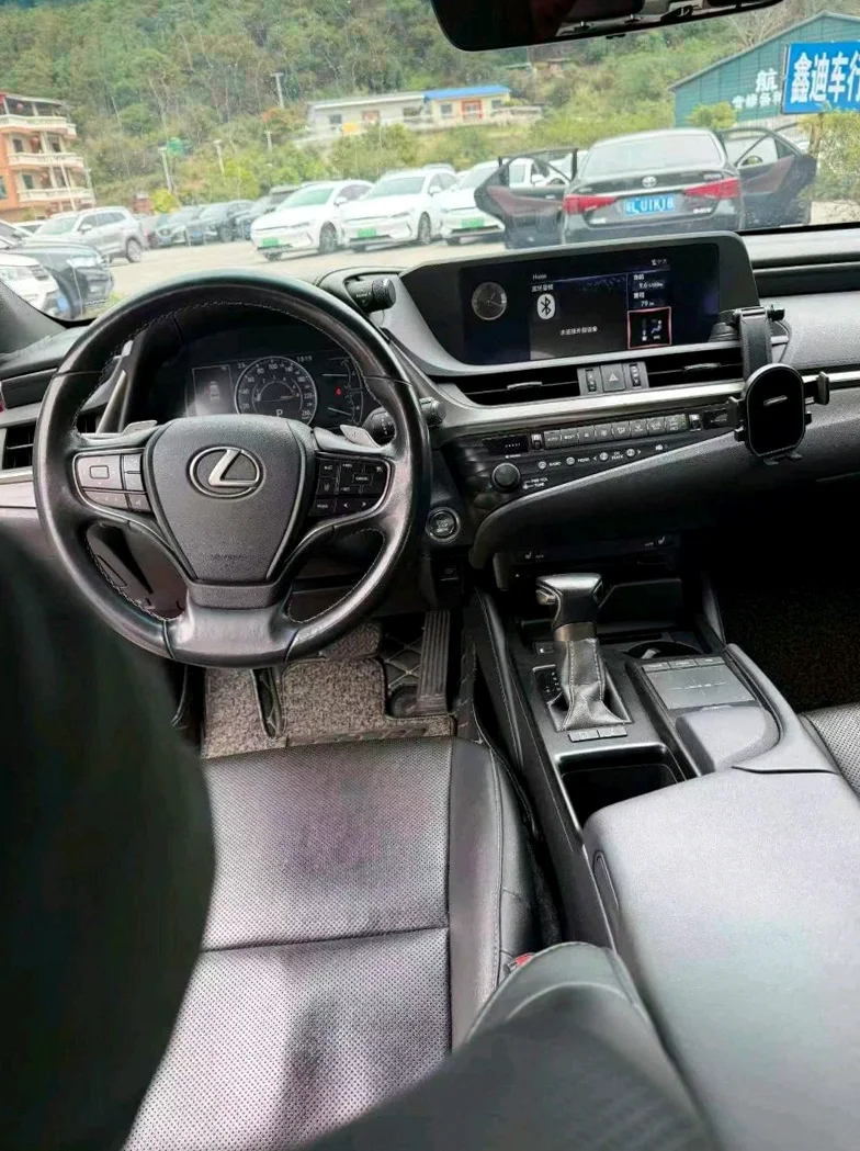 雷克萨斯ES 后面外观一