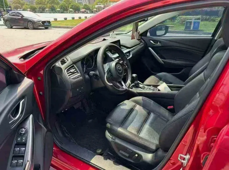 马自达阿特兹 后面外观一