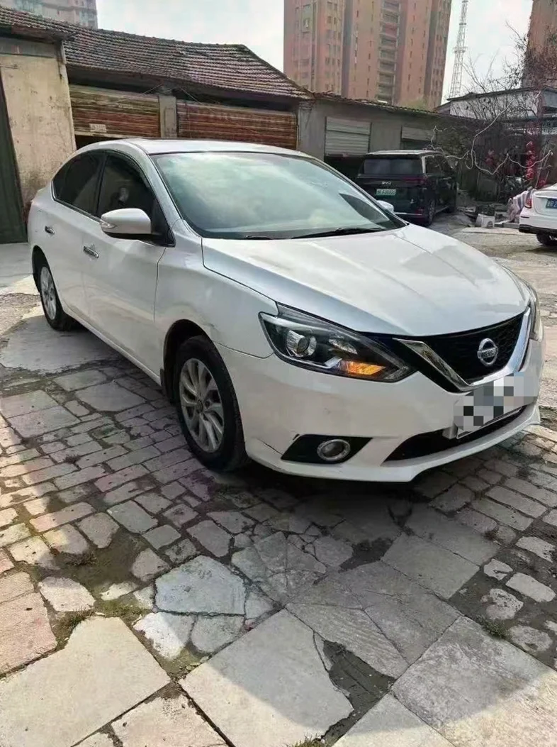 日产轩逸 正面外观二