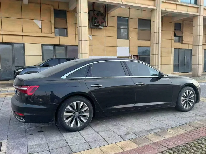 奥迪A6L 内饰后排