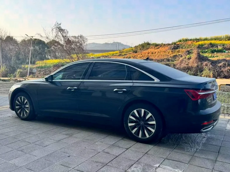 奥迪A6L 内饰前排