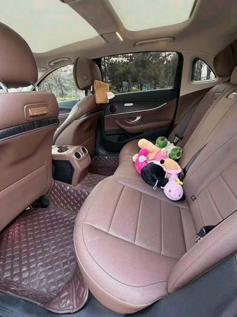 奔驰E 后面外观二