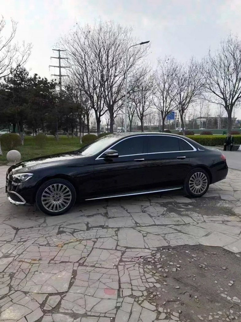 奔驰E 正面外观三