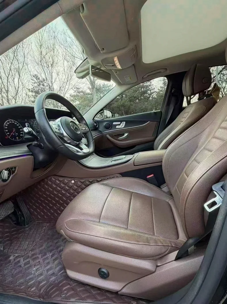 奔驰E 后面外观三