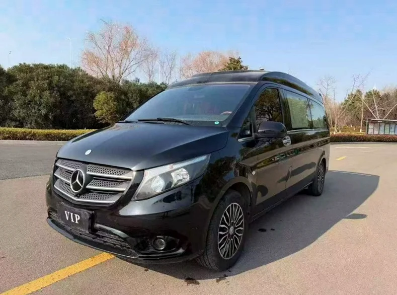 奔驰多士星 正面外观二