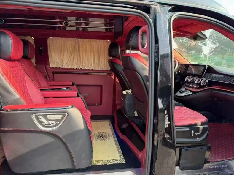 奔驰多士星 后面外观三