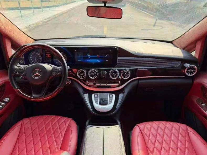 奔驰多士星 后面外观一