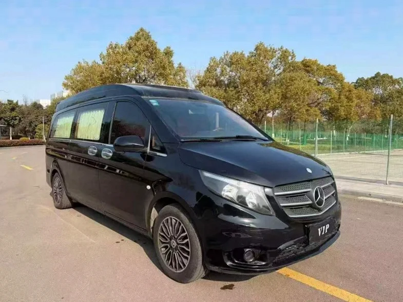 奔驰多士星 正面外观三