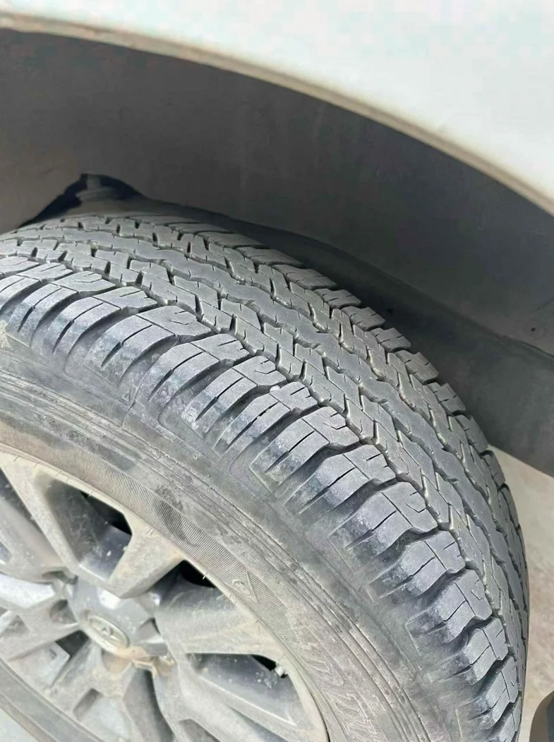 丰田普拉多 后面外观一