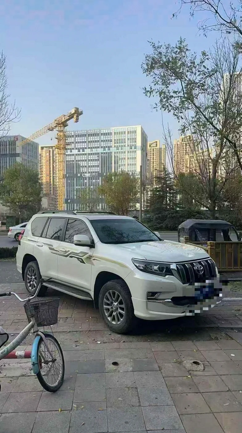丰田普拉多 正面外观二