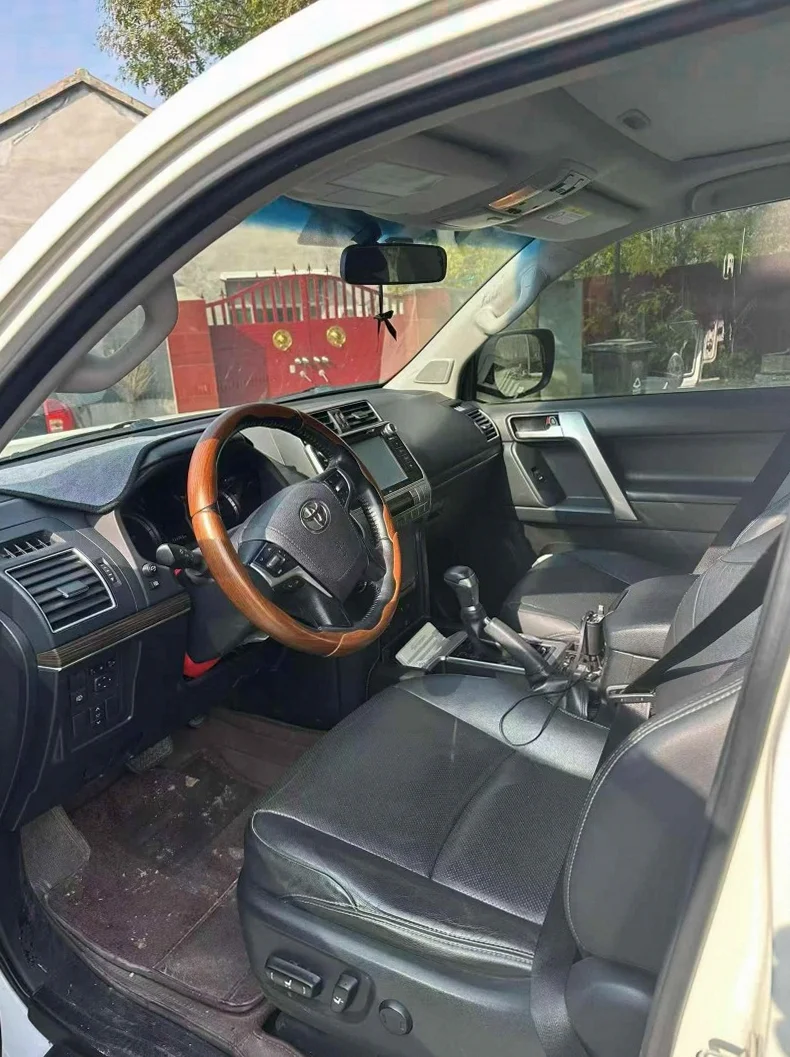 丰田普拉多 正面外观三