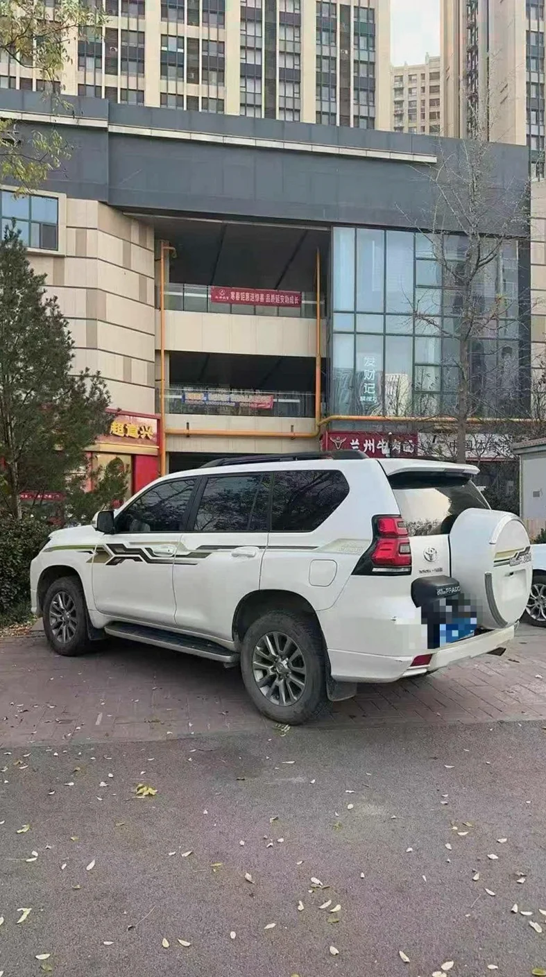 丰田普拉多 内饰前排