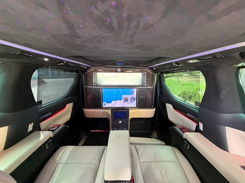 丰田威尔法 内饰前排