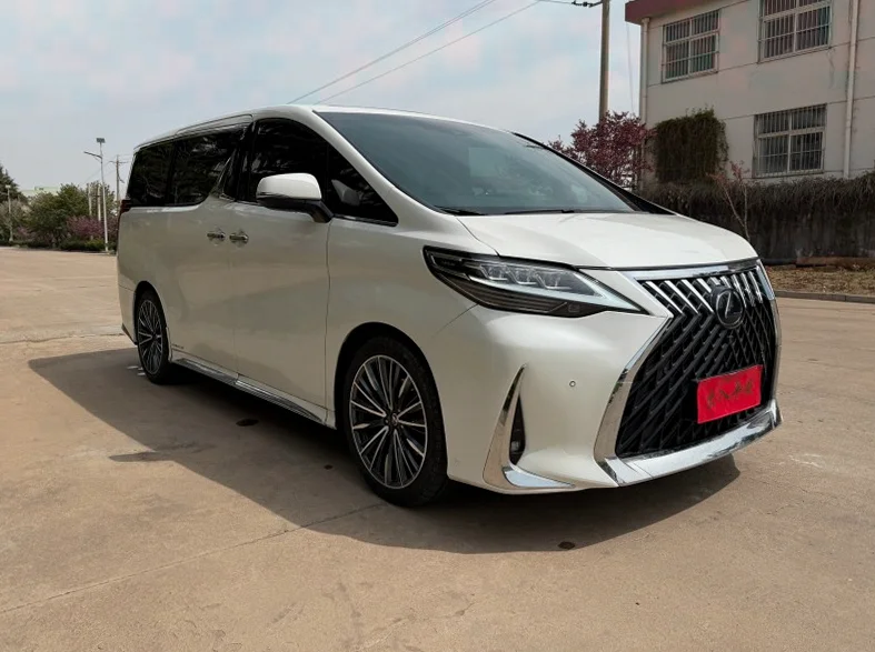 丰田威尔法 正面外观三