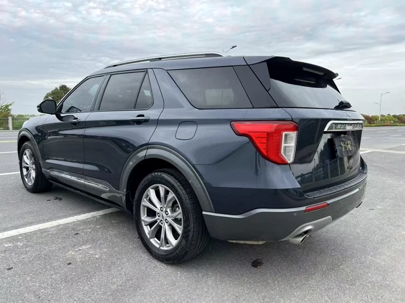 福特探险者 驾驶室