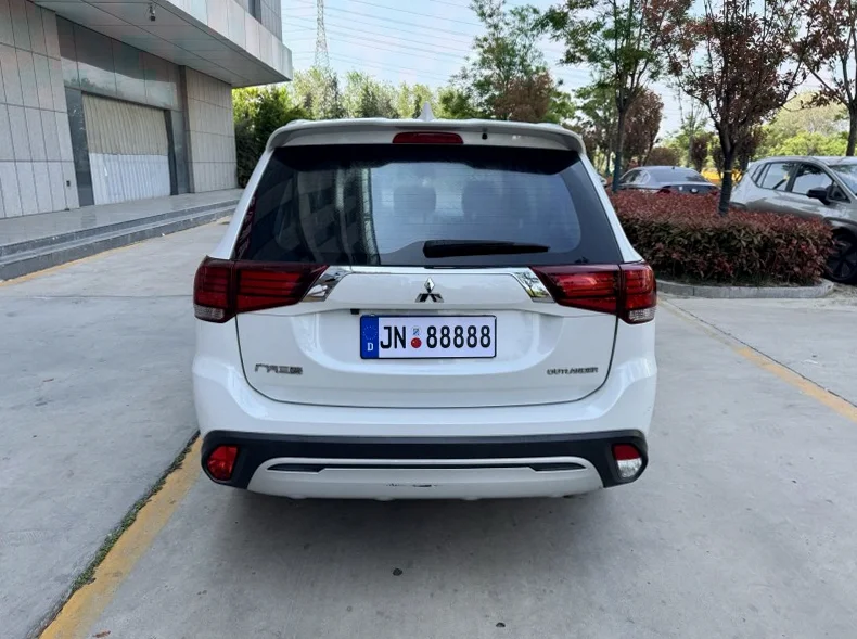 三菱欧蓝德 内饰后排